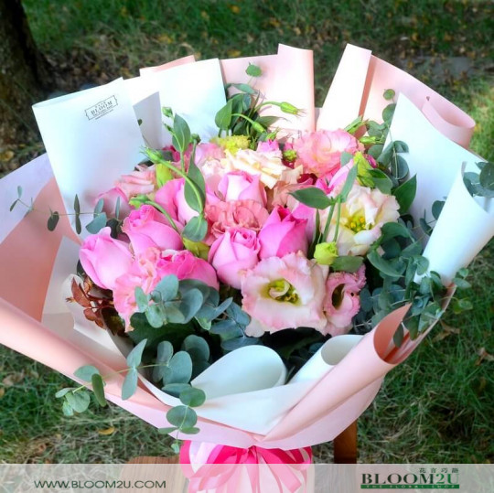 Online pink roses delivery